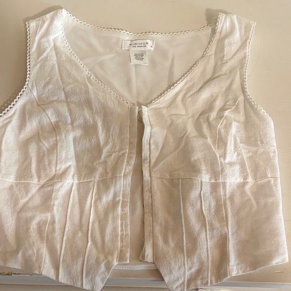 KIRIOUS LOS ANGELES Tops - White Sleeveless Crop Top